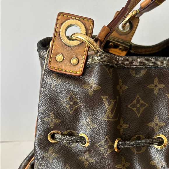 Beautiful Dark Brown Monogram Shoulder Bag - Picture 4 of 15